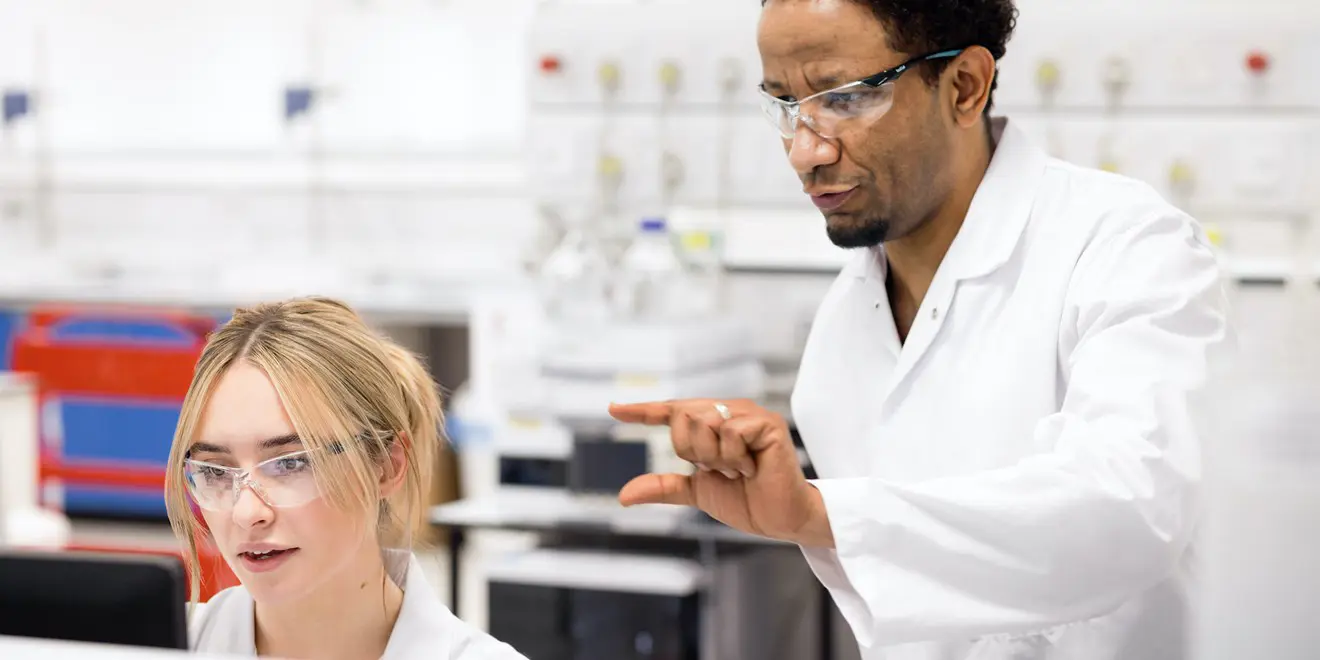 Científicos laboratorio